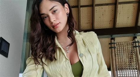 Pia Wurtzbach reveals she thought about having breast reduction。